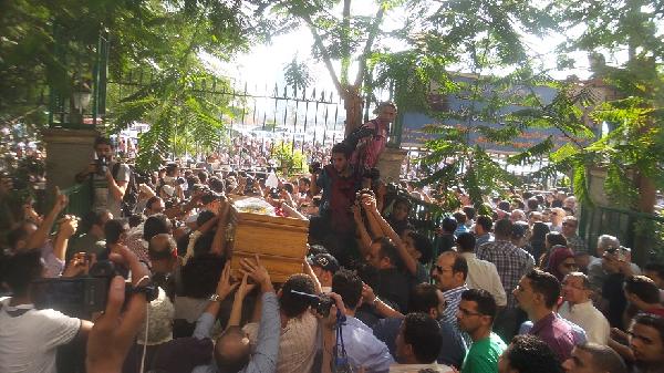 جنازة سيف الإسلام.. حضر الإسلاميون وغاب الرفقاء الانقلابيون