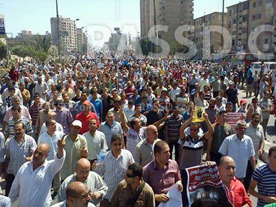 مسيرات حاشدة بشارع البحر بطنطا والأمن يطلق قنابل الغاز