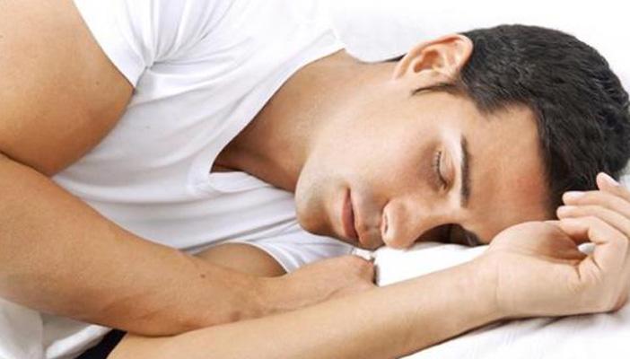 دراسة: نوم “القيلولة” يخفض ضغط الدم ويجدد الحيوية