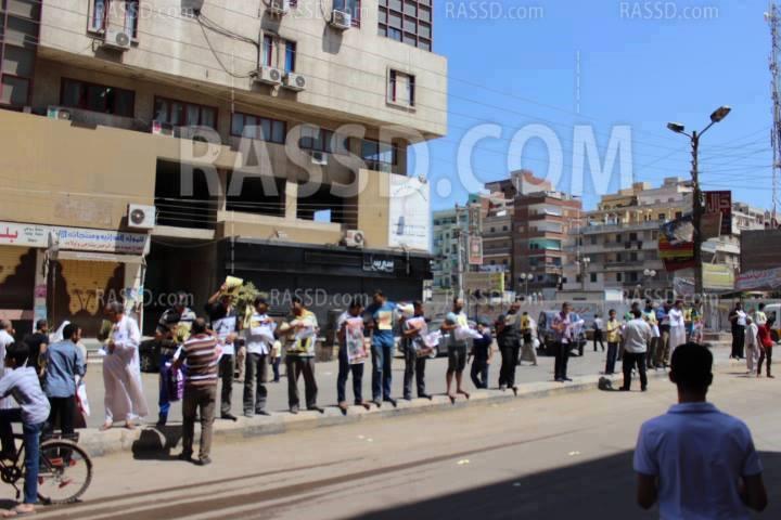 سلسلة بشرية لرافضي الانقلاب بكفر الشيخ