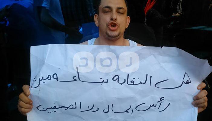 بعد إغلاق الجريدة.. صحفي بـ”التحرير” يحاول الانتحار