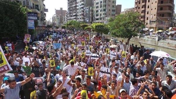 الآلاف بالفيوم يحتشدون بمسيرات رفض الإنقلاب بجمعة الحسم