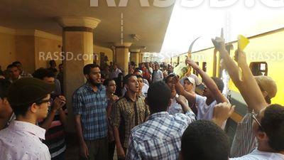 طلاب ضد الانقلاب بكفر الشيخ تفاجئ الشرطة بوقفة داخل محطة القطار