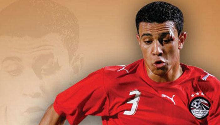 الأهلي يزين غرف الملابس بصورة عبدالوهاب