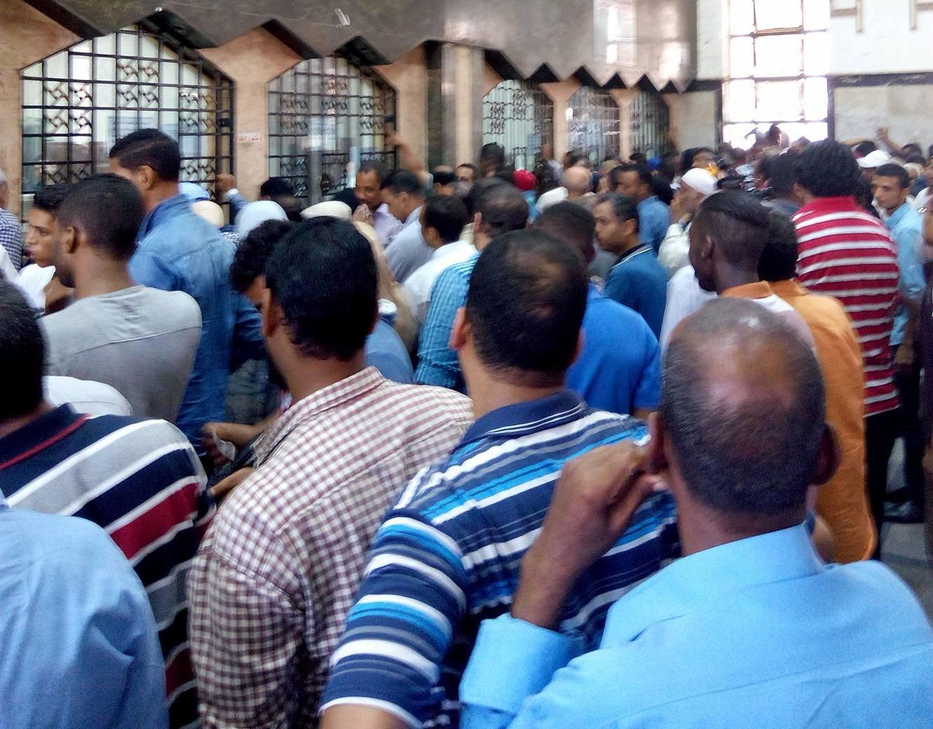 تذكرة القطار.. المواطن يعاني والحكومة تصمت و”السوداء” تشتعل