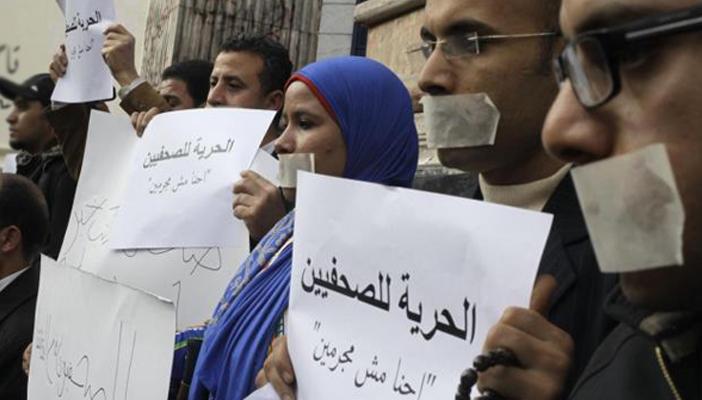 “شيكاغو تريبيون”: حكومات العنف والكذب تخشى نشر الحقيقة