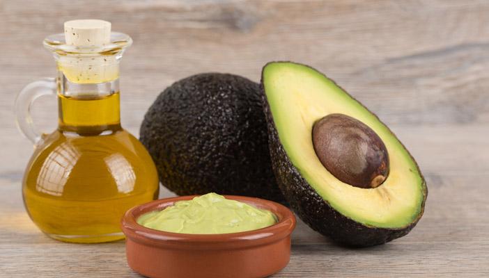 تعرَّف على فوائد زيت الأفوكادو للشعر والبشرة