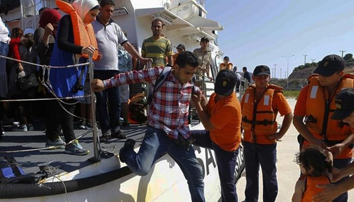 السلطات التركية تنقذ 457 مهاجرًا معظهم من السوريين في بحر إيجة