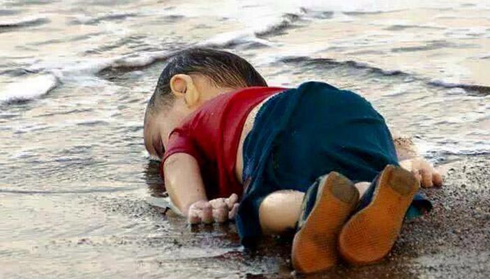 كوباني تشهد مراسم توديع الطفل السوري الغريق وأمه وشقيقه