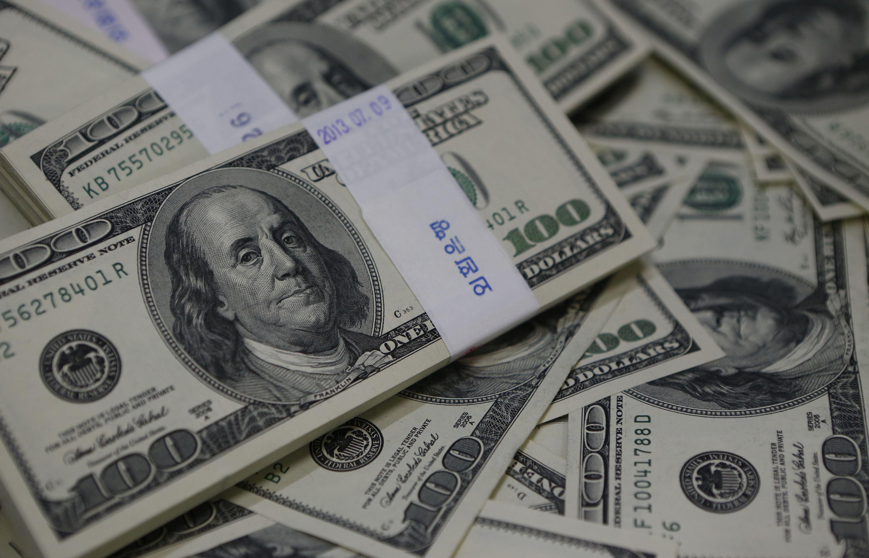 استقرار سعر الدولار بالسوق السوداء مسجلًا 12.80 جنيهًا للبيع