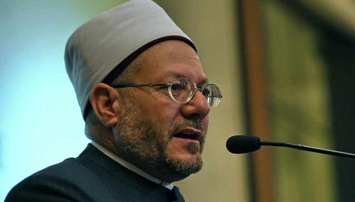 بالوثائق.. بعد قطب والقرني.. المفتي يسرق فقرات من مقال “عمارة”