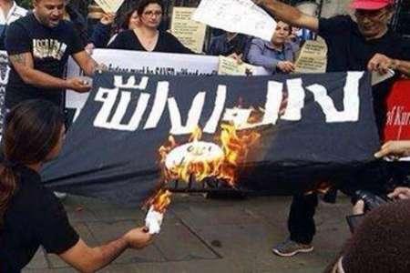 فيديو | شيعة لبنان يدشنون حملةً لحرق راية “داعش”