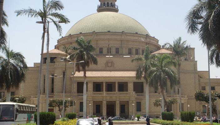 أمن هندسة القاهرة يفتح طفايات الحريق على طلاب التنسيق