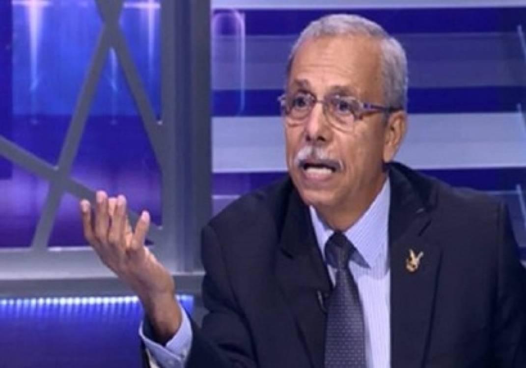 بالفيديو.. لواء سابق: أطالب بنفي أي منتقد للجيش المصري