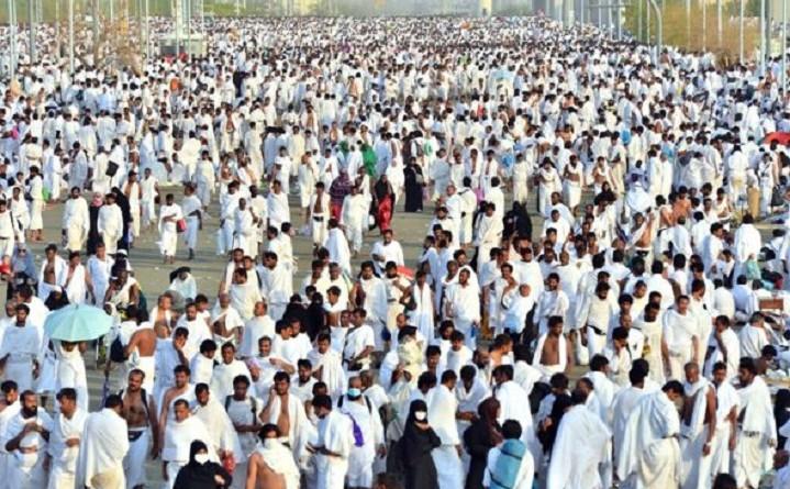 إجراء لا يشمل الجميع.. تزويد الحجاج بأساور إلكترونية تحمل بياناتهم