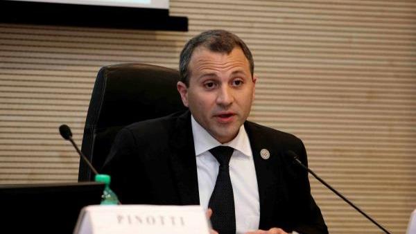 وزير الخارجية اللبناني يطالب الدول العربية بتحمل عبء اللاجئين السوريين