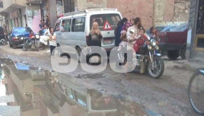 بالصور.. غرق شوارع القرين بمياه الصرف والأهالي تطالب بمحاسبة المقصرين