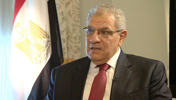 تعليقًا على استقالة حكومة محلب..مغردون: أسماؤهم :شريف..نظيف..ضمير مفيش