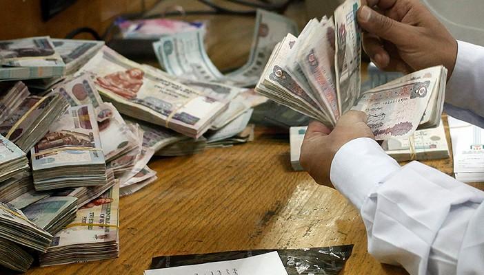 خبراء لرصد: قيمة الجنيه انخفضت بالفعل والدولار بلغ 8.30 بالسوق السوداء