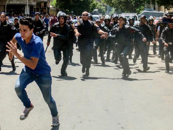 الإندبندنت تحذّر المرأة المصرية من مصير الشباب في 2016