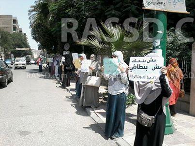 سلسلة بشرية لنساء ضد الانقلاب بأسيوط