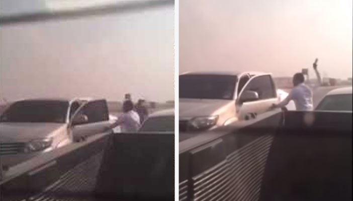 بالفيديو.. شاب يعتدي على سائق سيارة بالساطور