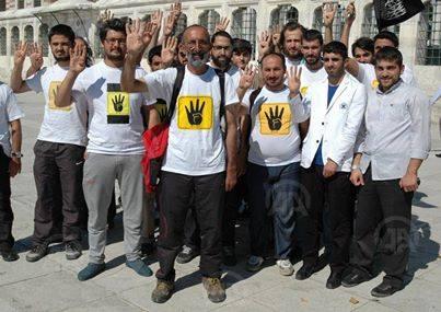 تركي يسير على قدميه 15 يوماً تضامناً مع الشهداء