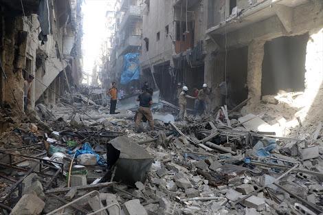 المرصد السوري: مقتل 25 شخصًا في غارات جوية على ريف دير الزور