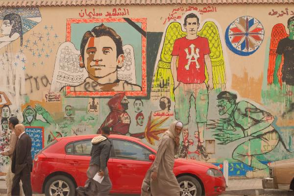 محو جرافيتي محمد محمود.. أيوة حصل يا مغفل