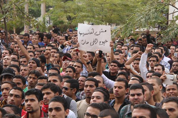 الحراك الطلابي.. زخمٌ ثوري يهابه الانقلاب