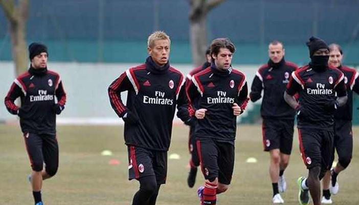 التشكيل الرسمي للميلان في مواجهة باليرمو