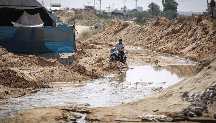 هاشتاج “السيسي يغرق حدود غزة” يشعل “تويتر”.. واتهامات له بالخيانة