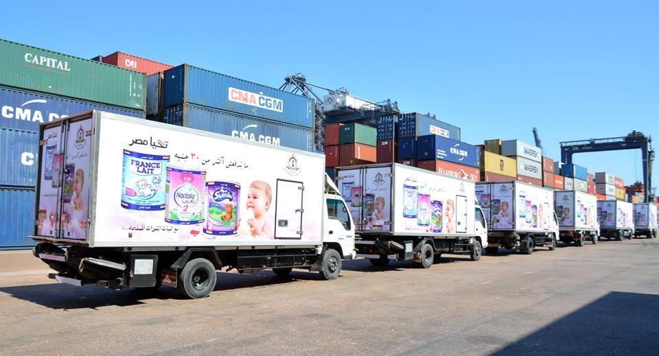 منها ملصق “تحيا مصر”.. 6 أدلة على تلميع الجيش للسيسي بشحنة لبن الأطفال