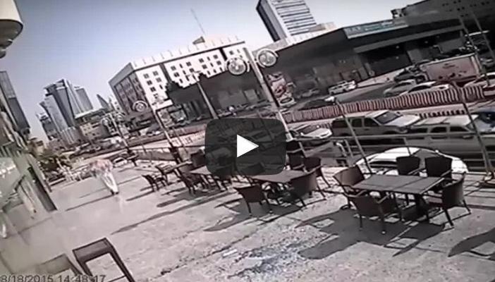 بالفيديو.. شاب سعودي ينجو من الموت بأعجوبة
