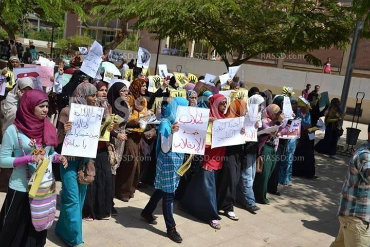 بالفيديو..طلاب وطالبات ثانوية القرين ينتفضون ضد الانقلاب