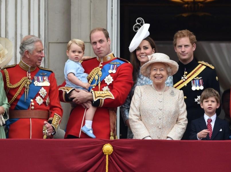 قراصنة يعرضون بيع صور خاصة بالعائلة المالكة البريطانية بـ 65 ألف دولار