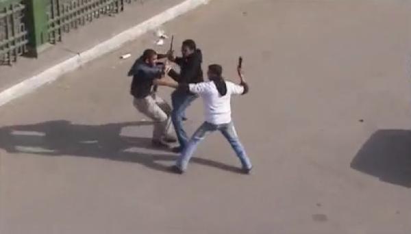 بلطجيه يقومون بمهاجمه طلاب مجمع الكليات النظريةبالإسكندرية