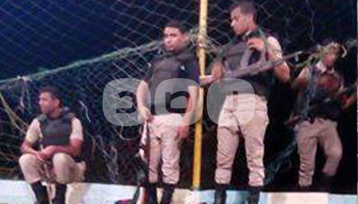 بالصور.. قوات الأمن تقتحم ملعب كرة قدم بالشرقية وتعتقل اللاعبين