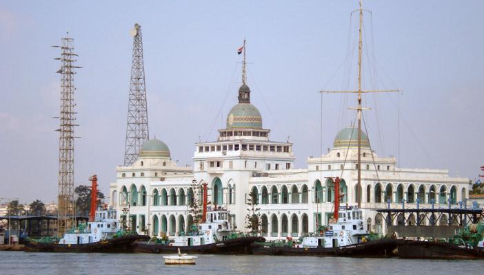 مسؤول بـ”قناة السويس”: الهيئة سرَّحت العمالة وعيَّنت أبناء الضباط