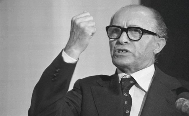 رقصت له فيفي عبده..7 معلومات عن “بيجن” المستخدم اسمه على معبر مصري