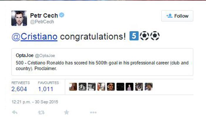 بيتر تشيك يهنئ رونالدو على وصوله للهدف رقم 500