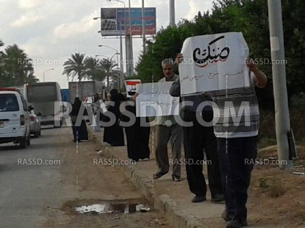 صور | سلسلة بشرية لحركة ضنك بـ”برج العرب”