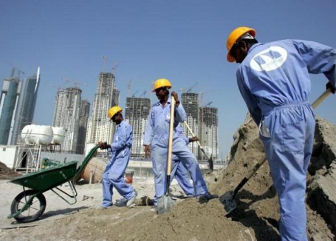 قانون خدمة مدنية على الطريقة الملكية يهدد الموظفين المصريين بالسعودية