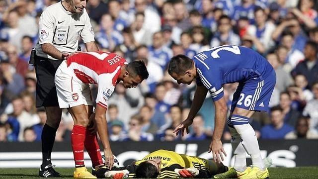 ارتجاج دماغي يتسبب في نقل كورتوا للمستشفى