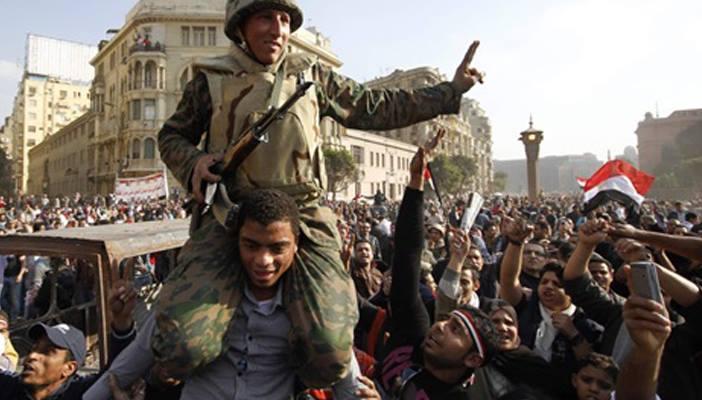 منها الهيبة والغموض.. 3 أسباب تدفع الشعوب العربية لتمجيد جيوشها