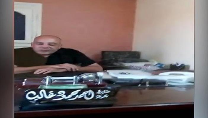 بالفيديو.. ضابط بالعمرانية يهدد مأموره برفع مذكرة لكشف فساد القسم