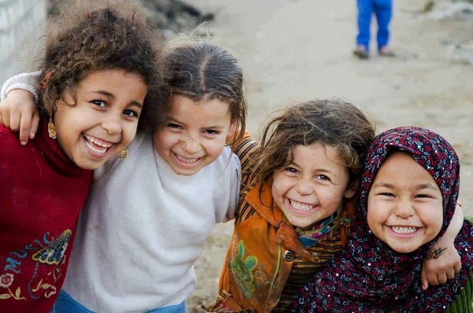 في اليوم العالمي للابتسامة.. هؤلاء واجهوا آلامهم بالبسمة