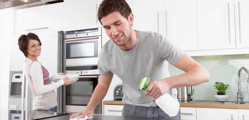 دراسة عن غسل الصحون تثير موجة غضب بين النساء والرجال على “تويتر”