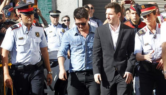 اتهام ميسي ووالده بالتهرب الضريبي