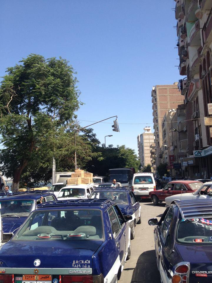 شلل مروري على الدوام بسبب إغلاق شوارع سوهاج